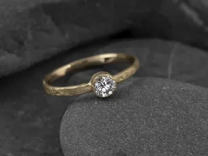 How Much Does a Small Gold Ring Weigh?