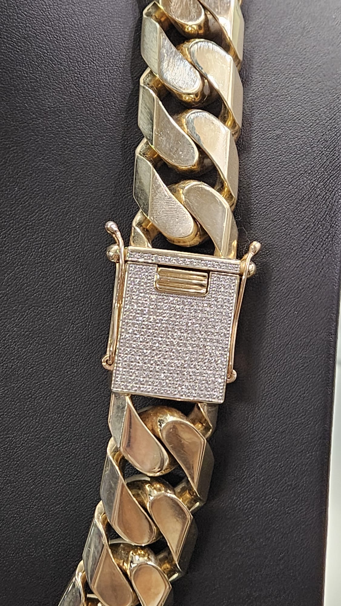 Enlace cubano 10kt Cierre de diamante 500g MXN 75000