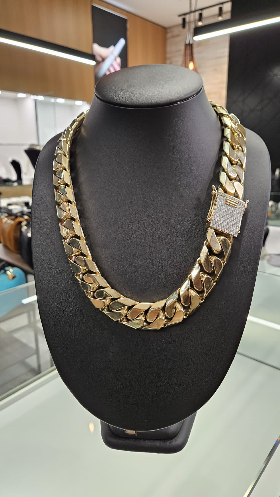 Enlace cubano 10kt Cierre de diamante 500g MXN 75000