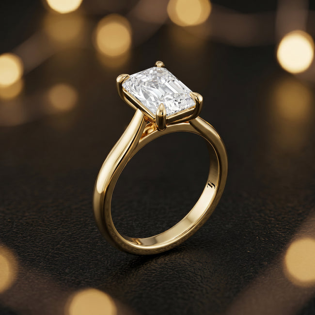 Anillo de diamantes solitario de talla esmeralda de 4 garras - Oro amarillo