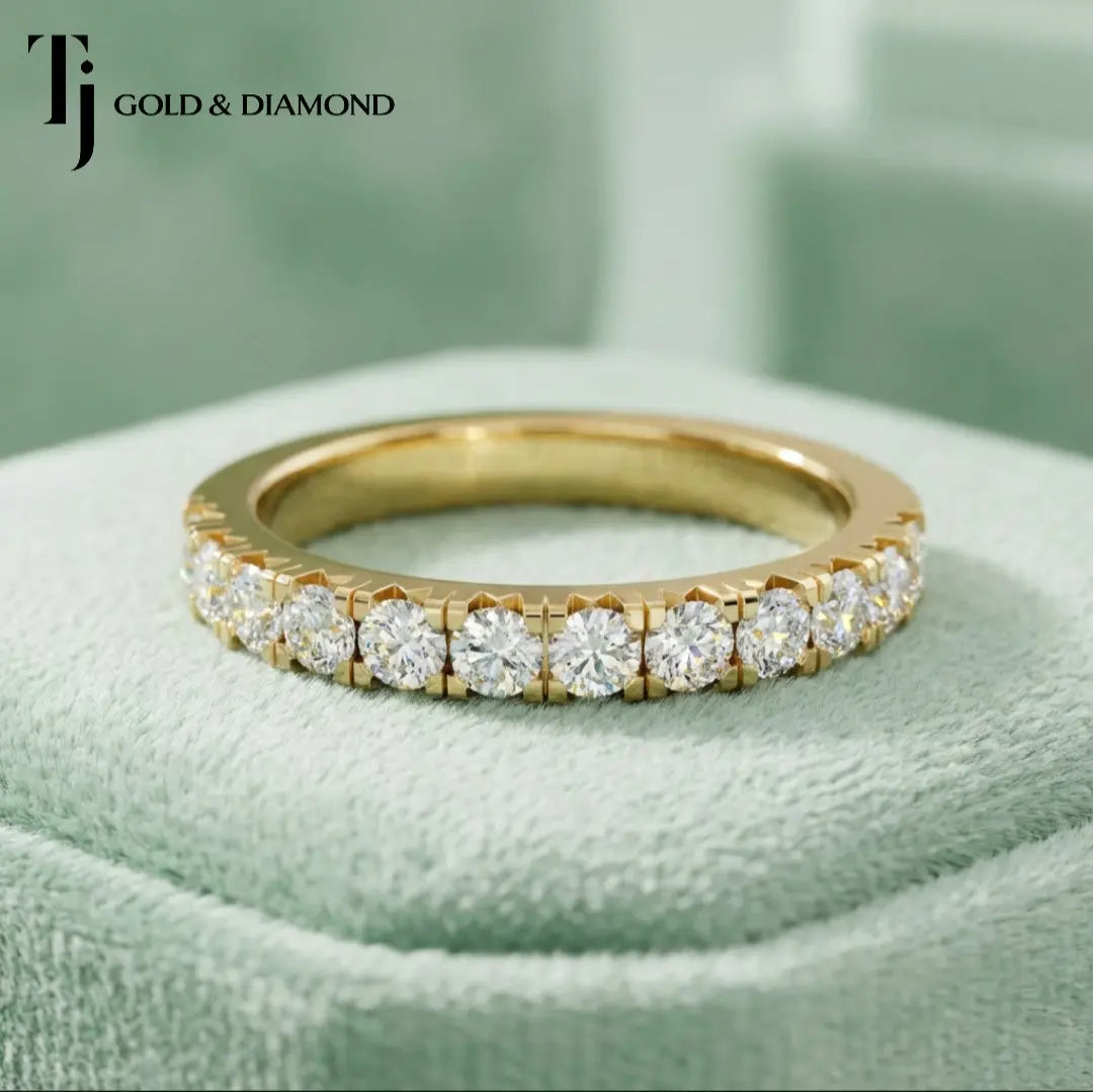 Front view of Claw Fish Tail Half Eternity diamond wedding band in 18kt yellow gold, round brilliant diamonds set in fish tail claws