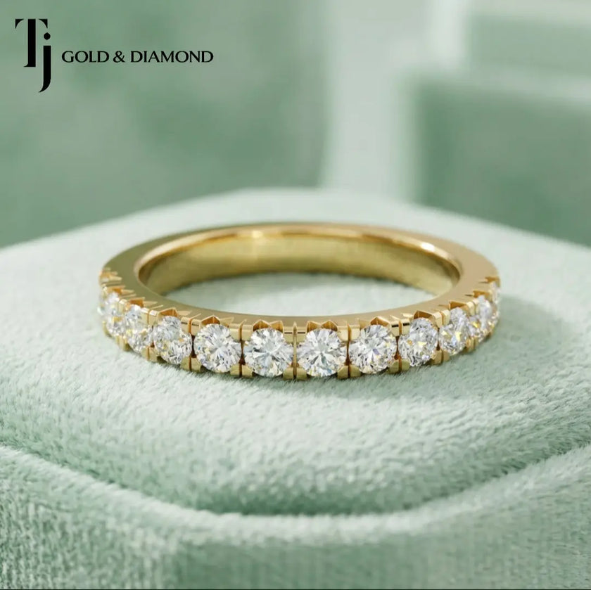 Front view of Claw Fish Tail Half Eternity diamond wedding band in 18kt yellow gold, round brilliant diamonds set in fish tail claws