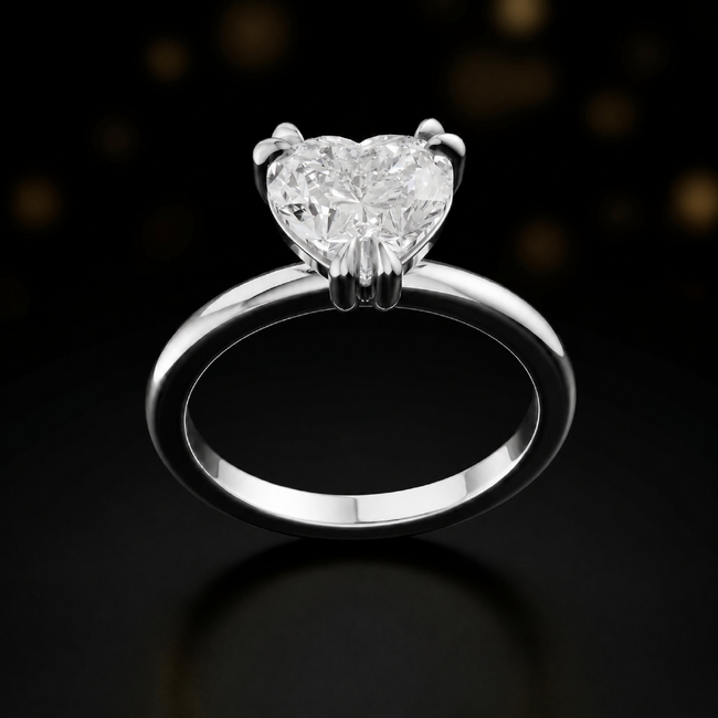 Anillo de diamantes solitario de talla corazón de 6 garras - Oro blanco