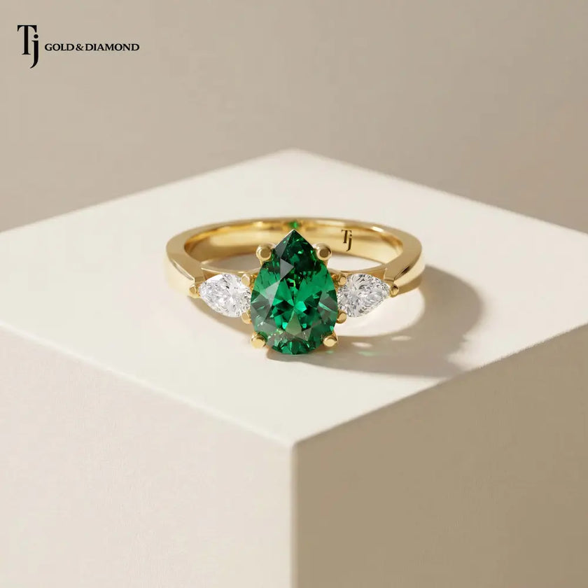 Pear Cut Created Emerald & Diamond Trilogy Ring – 18kt Yellow Gold