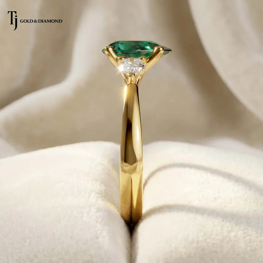Pear Cut Created Emerald & Diamond Trilogy Ring – 18kt Yellow Gold
