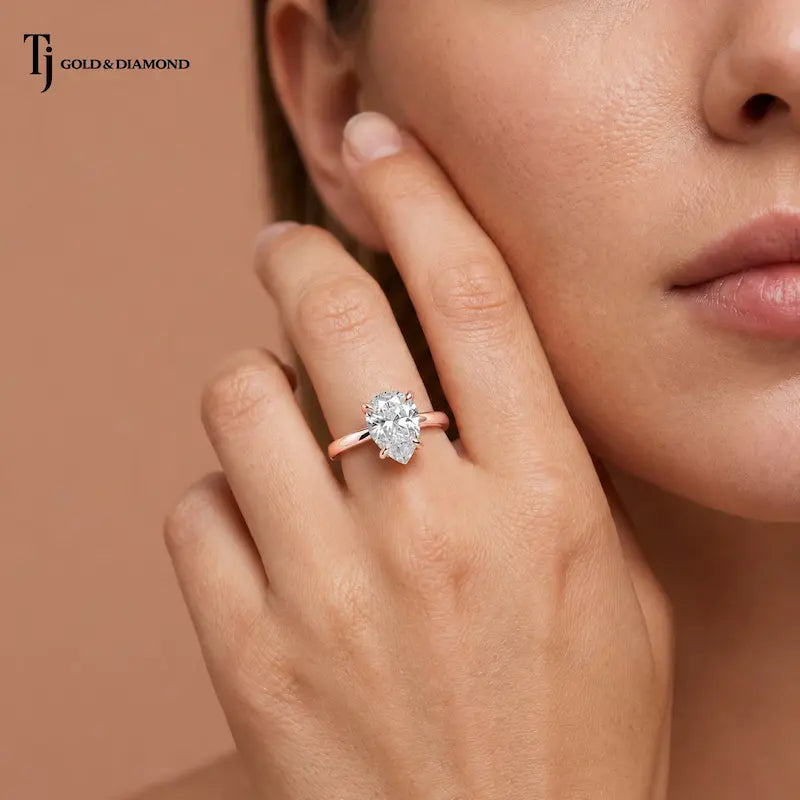 1.5 carat pear cut lab-grown diamond solitaire engagement ring in 18kt rose gold on model