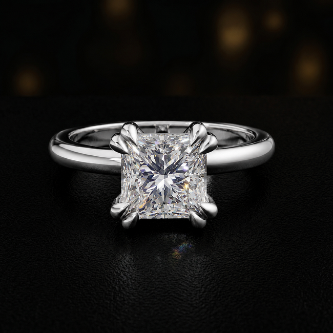 Anillo de diamantes solitario de talla princesa con 4 garras dobles - Oro blanco