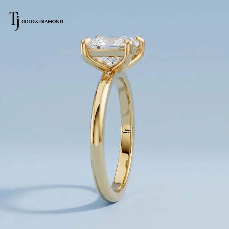 Side profile of a 1.5 carat princess cut 4-claw solitaire engagement ring in 18kt yellow gold