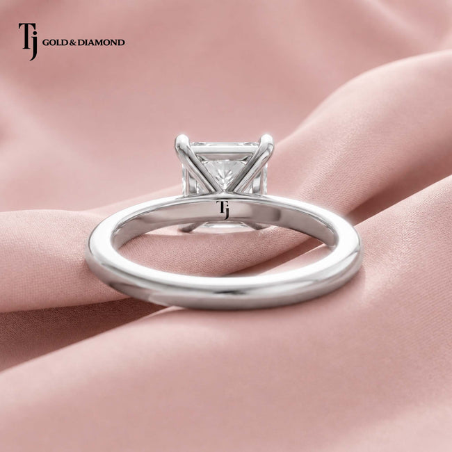 4-Claw Princess Cut Solitaire Diamond Ring - White Gold (Platinum)