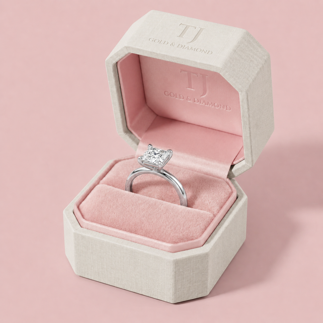 4-Claw Princess Cut Solitaire Diamond Ring - White Gold (Platinum)