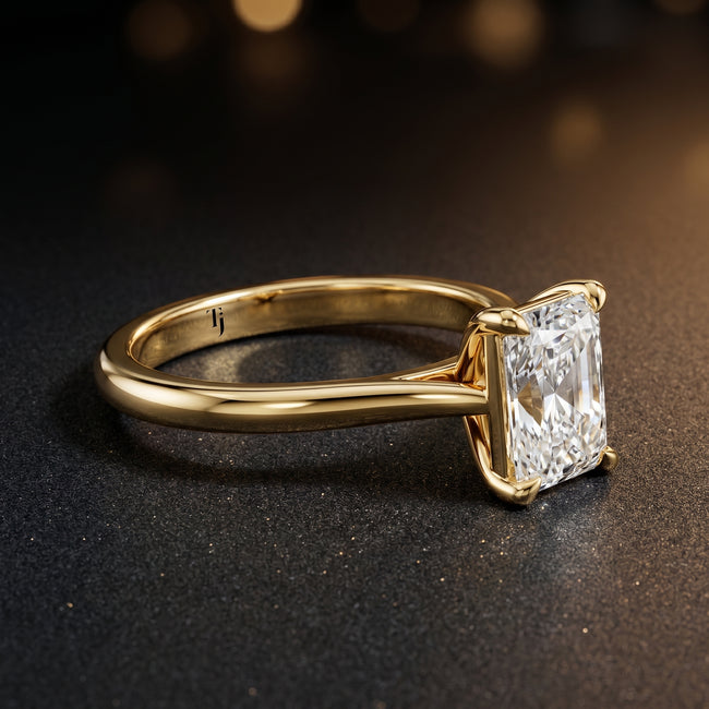 Anillo de diamantes solitario de talla radiante de 4 garras - Oro amarillo