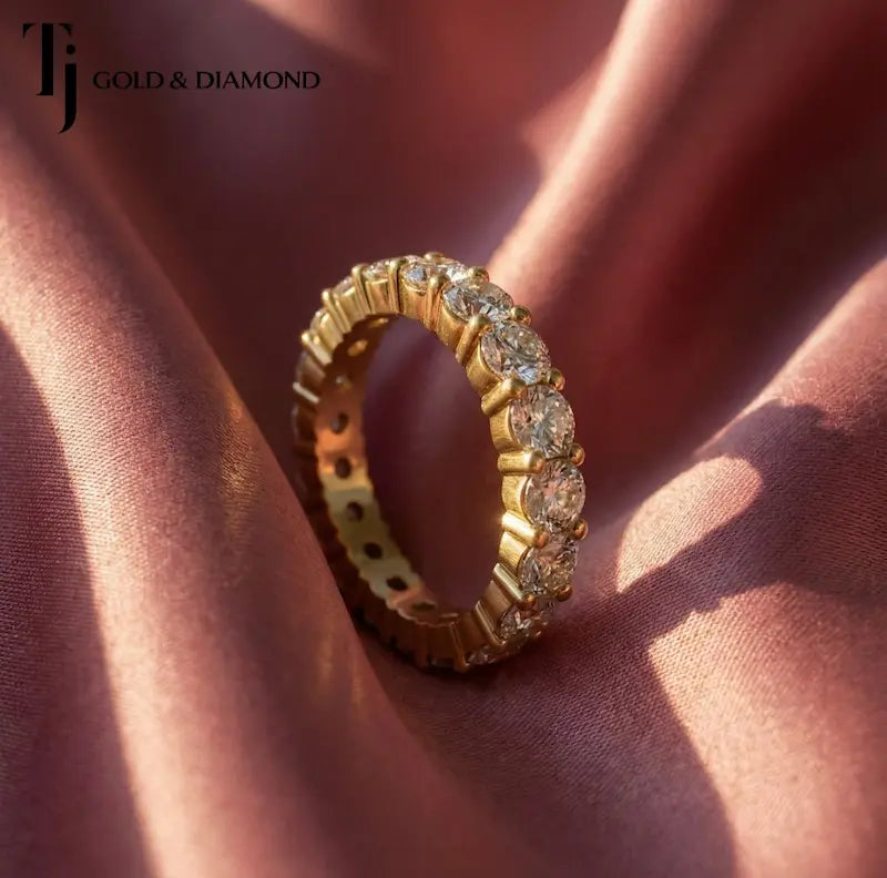 Luxury shared prong setting full eternity diamond wedding band crafted in 18kt yellow gold with round brilliant lab-grown diamonds.