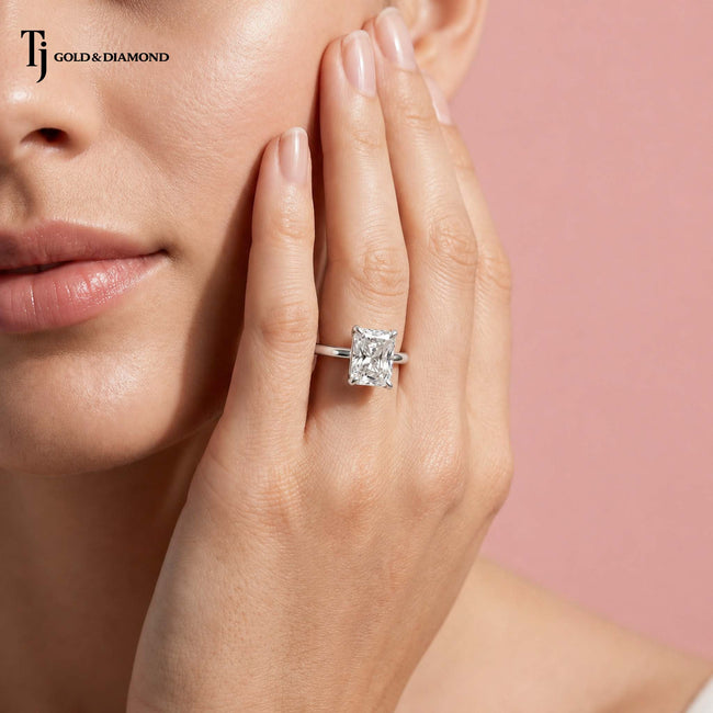 4-Claw Radiant Cut Solitaire Diamond Ring - White Gold (Platinum)