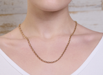 BELCHER NECKLACE ROLO worn by a model showcasing its elegant design against a neutral background.