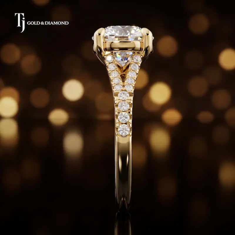 Round Cut Split Shank Diamond Engagement Ring - 18kt Yellow Gold
