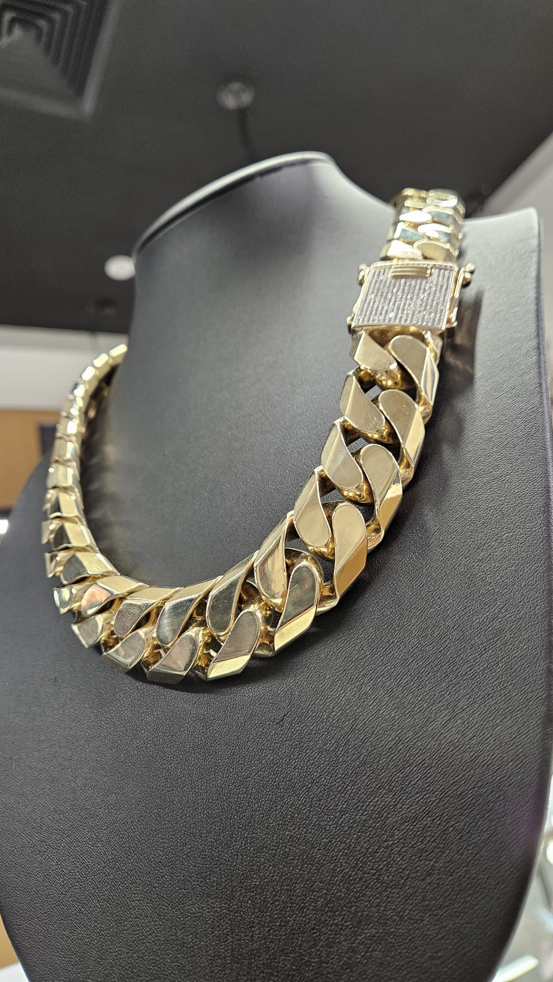Enlace cubano 10kt Cierre de diamante 500g MXN 75000