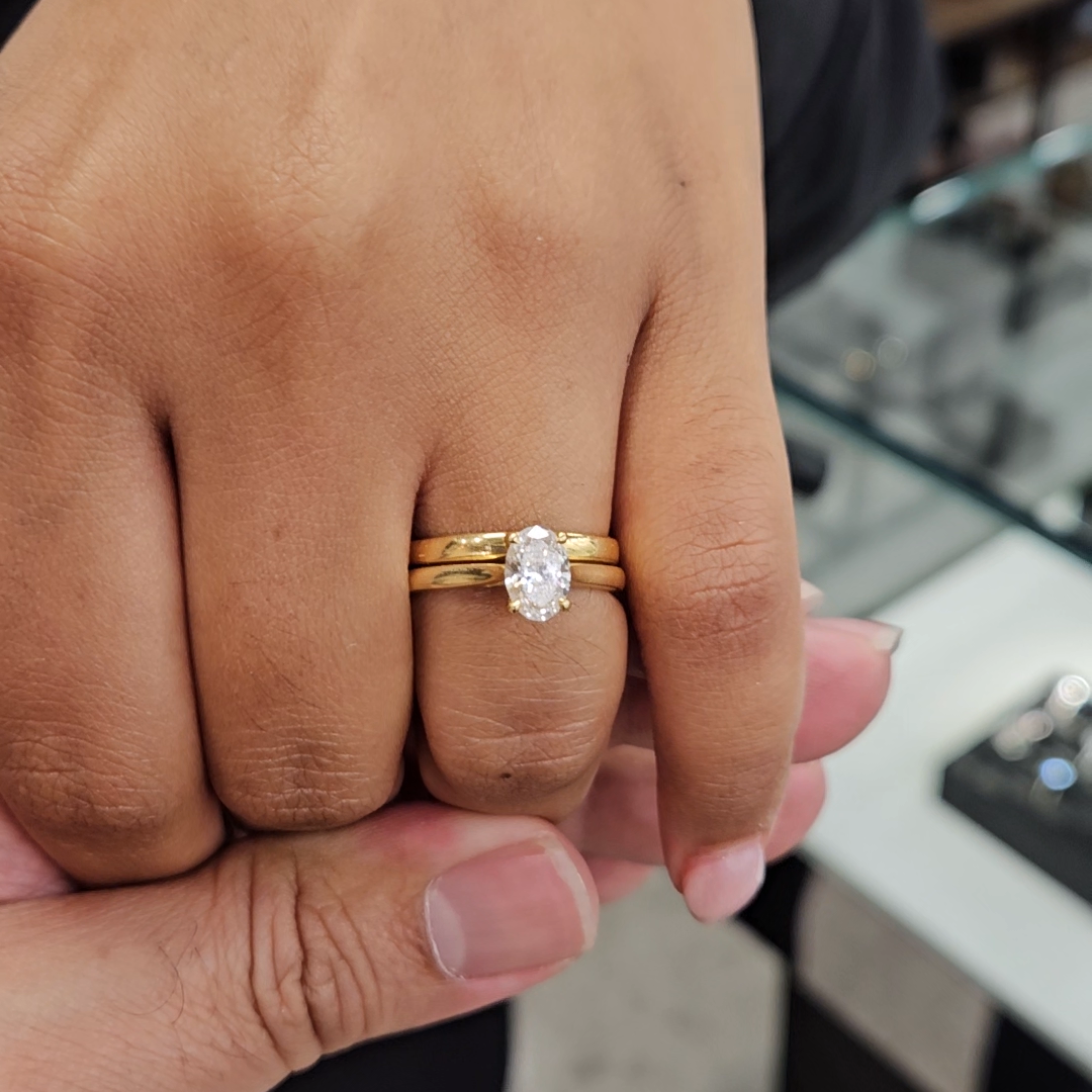 Anillo Solitario Oval - Oro Amarillo