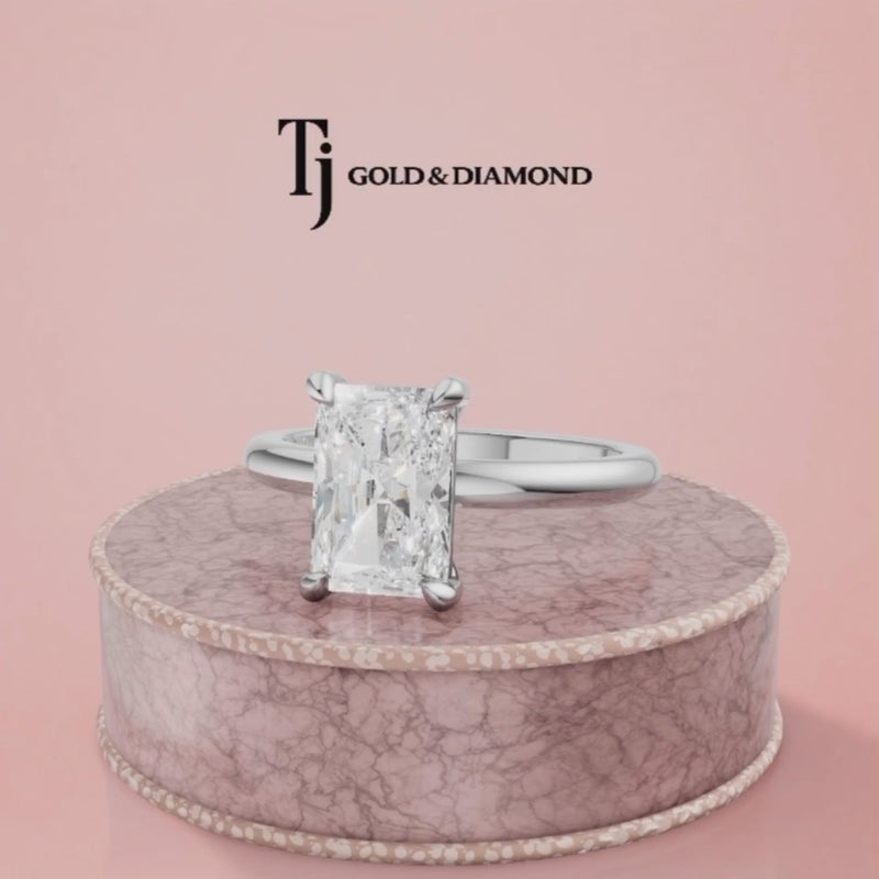 360-degree video of a 1.5 carat radiant cut lab-grown diamond solitaire engagement ring in 18kt white gold with a 4-claw setting